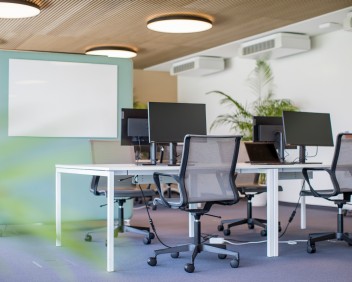 Bildschirmarbeitsplätze im HubX